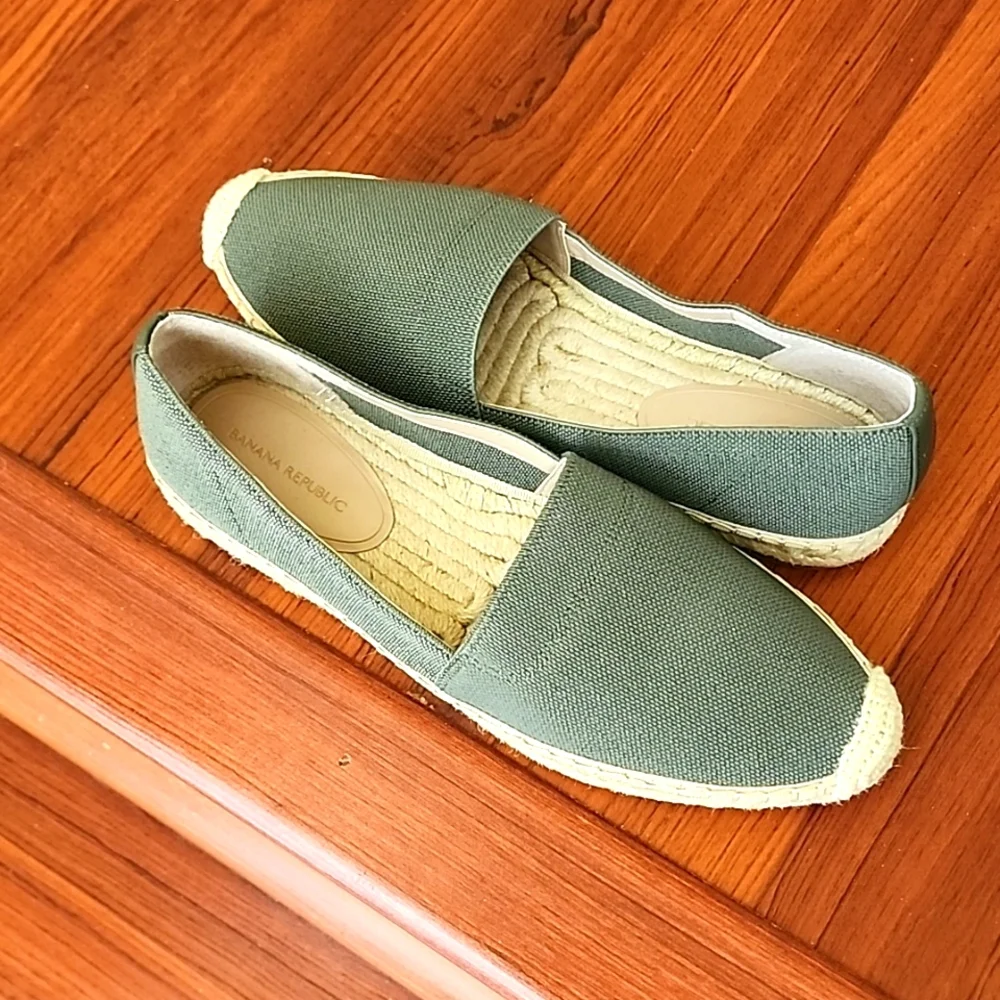 Banana Republic Olive Green Espadrille Flats